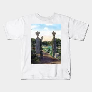 Garden entrance gate Kids T-Shirt